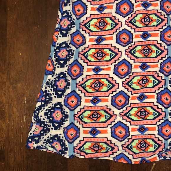 Patterned Shift Dress - Picture 5 of 8